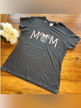 Disney Mom T-shirt Floral Bow Minnie Mouse NWOT XL